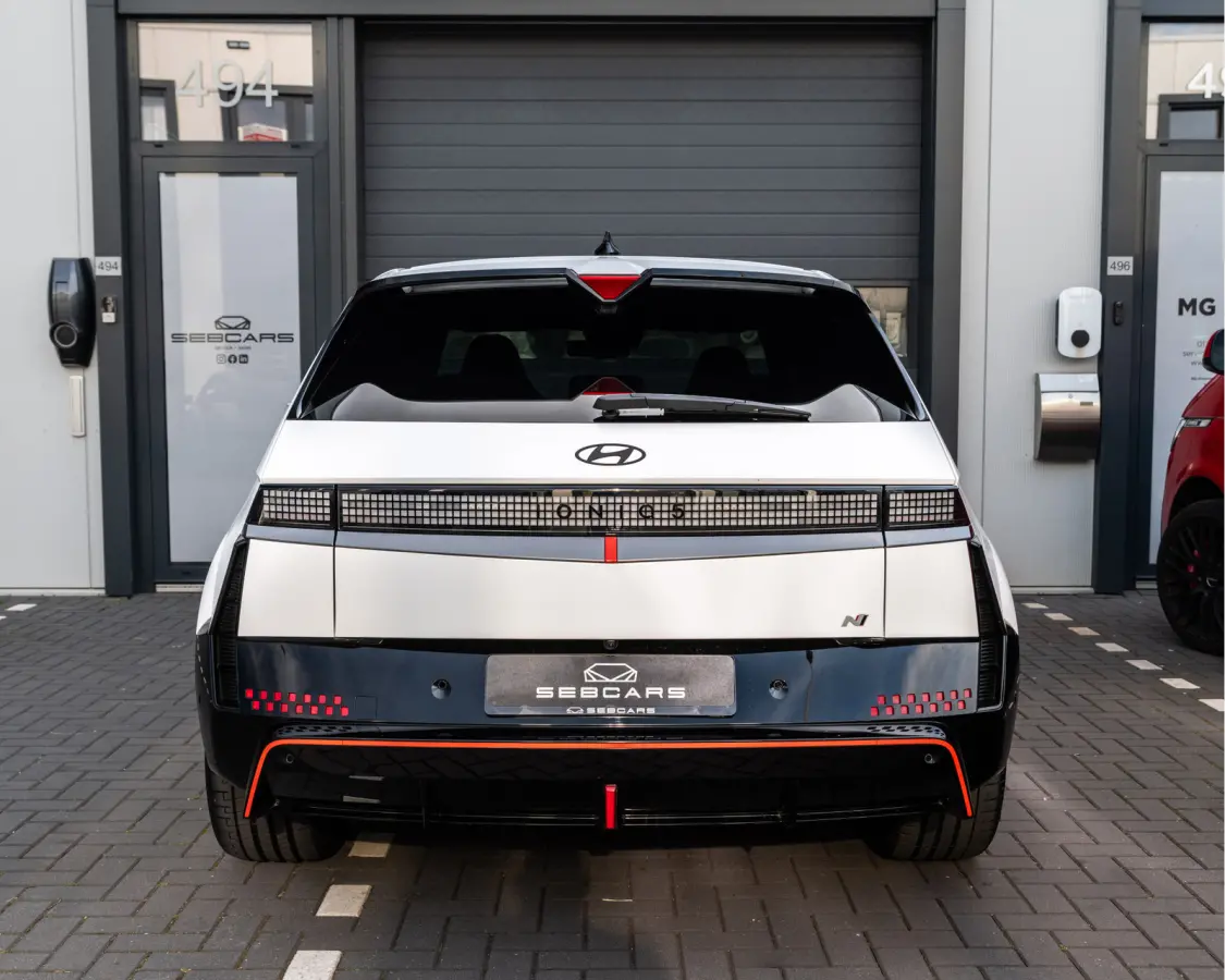 N AWD 84 kWh 650 PK ATLAS WHITE MATTE, N E-SHIFT, HEAD UP