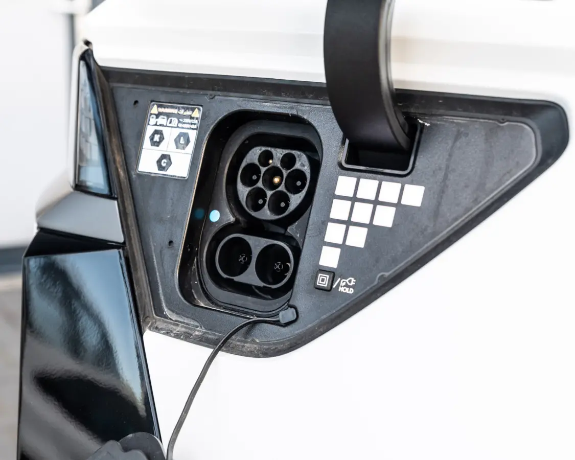 N AWD 84 kWh 650 PK ATLAS WHITE MATTE, N E-SHIFT, HEAD UP
