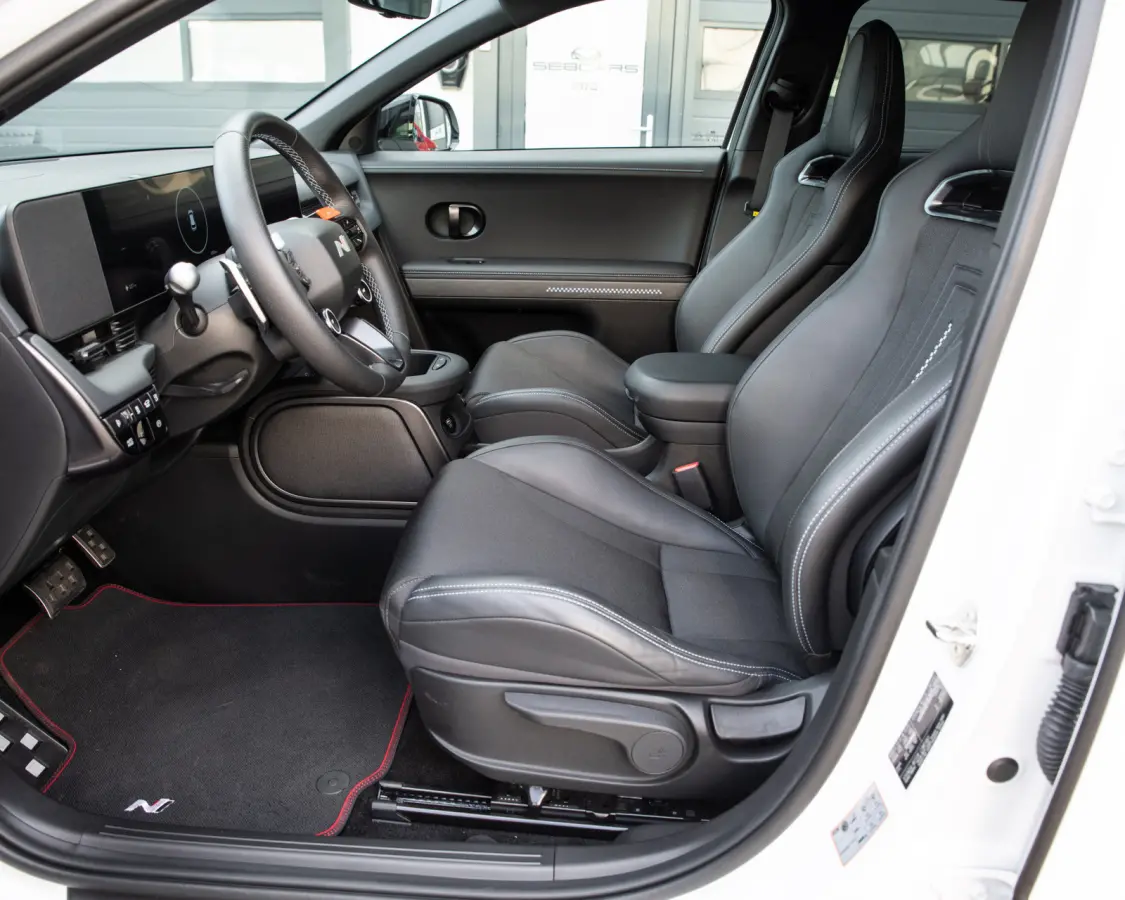 N AWD 84 kWh 650 PK ATLAS WHITE MATTE, N E-SHIFT, HEAD UP