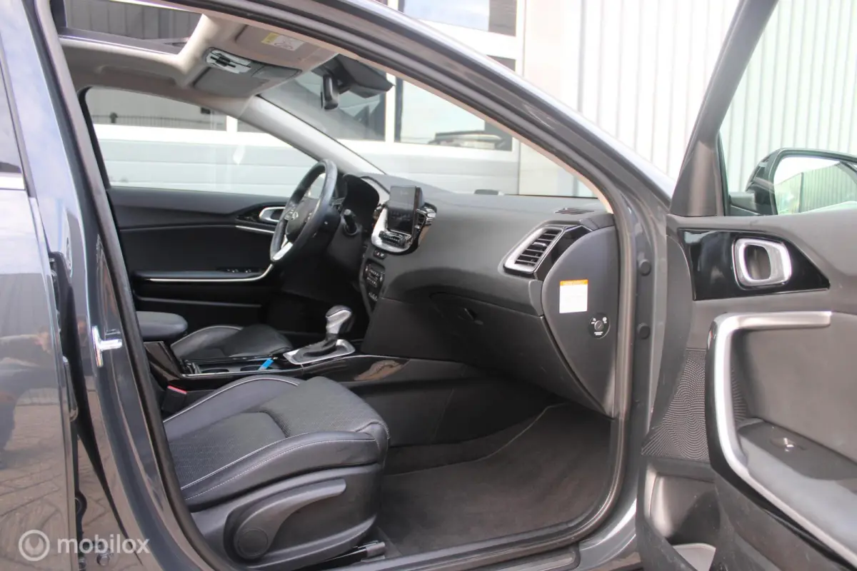 1.6 GDi PHEV ExecutiveLine 1e Eig NL Auto | Panoramadak | Leer | Stoelverwarming en Koeling.