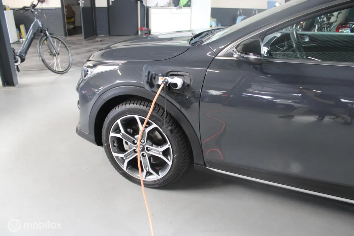 1.6 GDi PHEV ExecutiveLine 1e Eig NL Auto | Panoramadak | Leer | Stoelverwarming en Koeling.