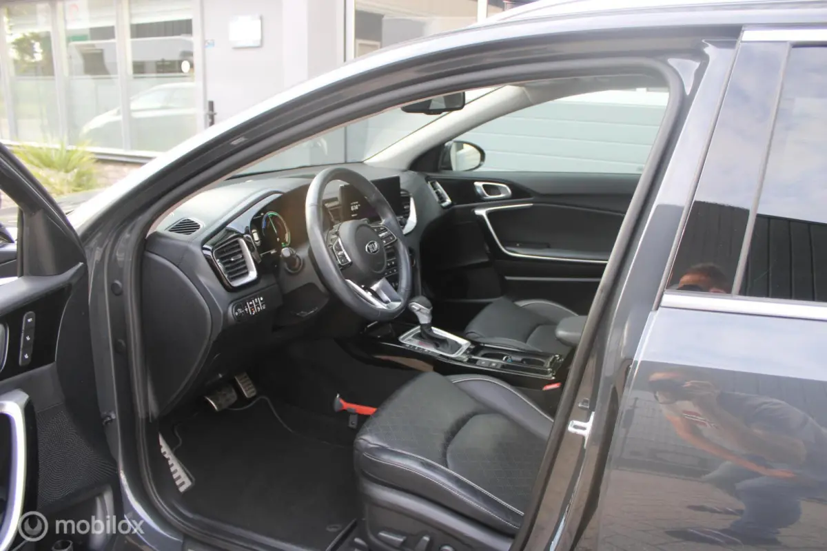 1.6 GDi PHEV ExecutiveLine 1e Eig NL Auto | Panoramadak | Leer | Stoelverwarming en Koeling.