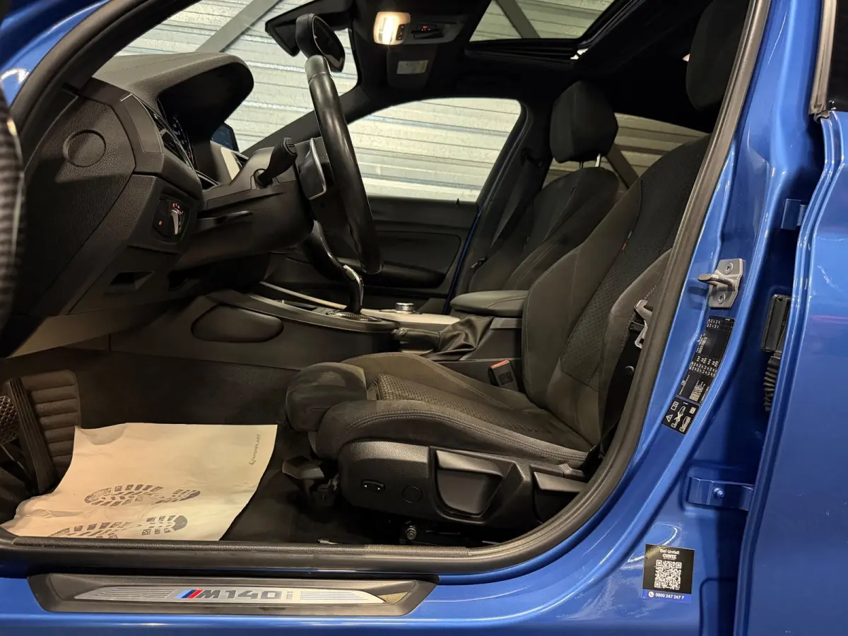 M140i xDrive Special Edition 400-PK!/VIRTUAL/NAVI/LED/H-K/SCHUIFDAK/ALCANTARA/M-PERFORMANCE-UITLAAT/12-MND-GARANTIE