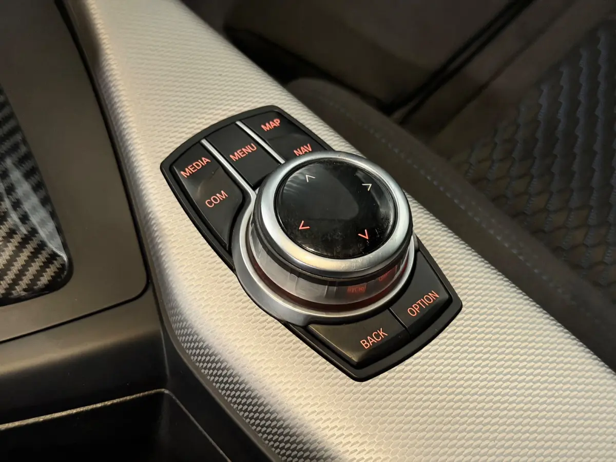 M140i xDrive Special Edition 400-PK!/VIRTUAL/NAVI/LED/H-K/SCHUIFDAK/ALCANTARA/M-PERFORMANCE-UITLAAT/12-MND-GARANTIE