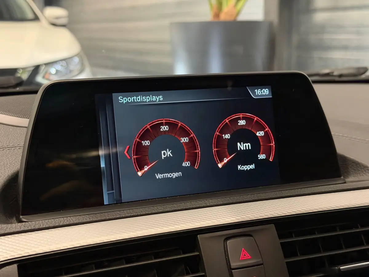 M140i xDrive Special Edition 400-PK!/VIRTUAL/NAVI/LED/H-K/SCHUIFDAK/ALCANTARA/M-PERFORMANCE-UITLAAT/12-MND-GARANTIE
