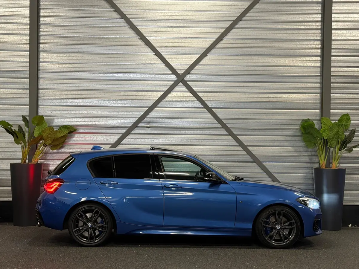 M140i xDrive Special Edition 400-PK!/VIRTUAL/NAVI/LED/H-K/SCHUIFDAK/ALCANTARA/M-PERFORMANCE-UITLAAT/12-MND-GARANTIE