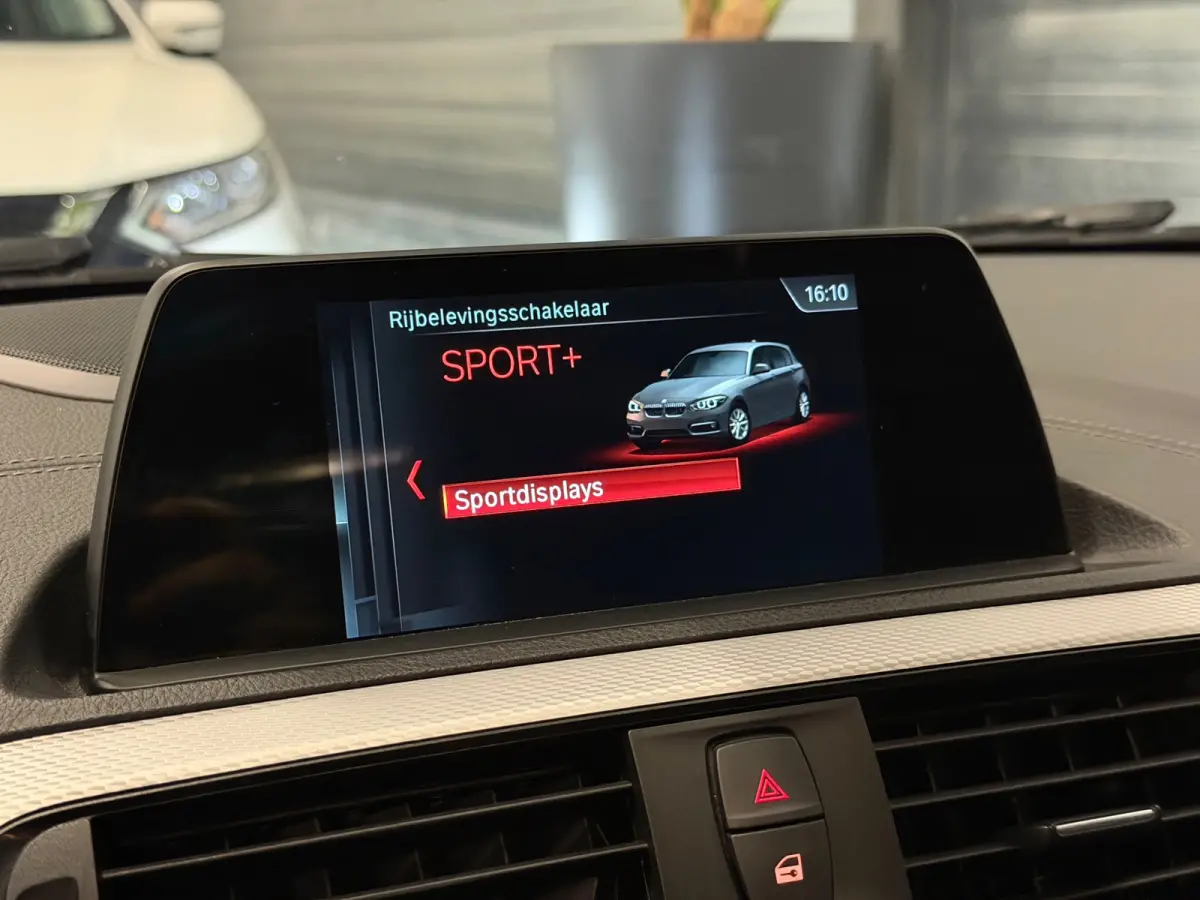 M140i xDrive Special Edition 400-PK!/VIRTUAL/NAVI/LED/H-K/SCHUIFDAK/ALCANTARA/M-PERFORMANCE-UITLAAT/12-MND-GARANTIE