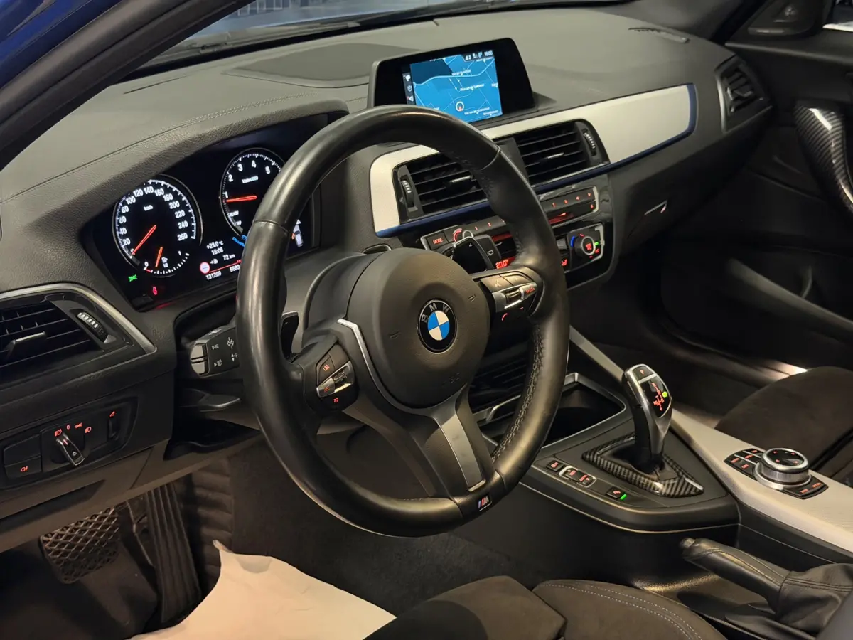 M140i xDrive Special Edition 400-PK!/VIRTUAL/NAVI/LED/H-K/SCHUIFDAK/ALCANTARA/M-PERFORMANCE-UITLAAT/12-MND-GARANTIE