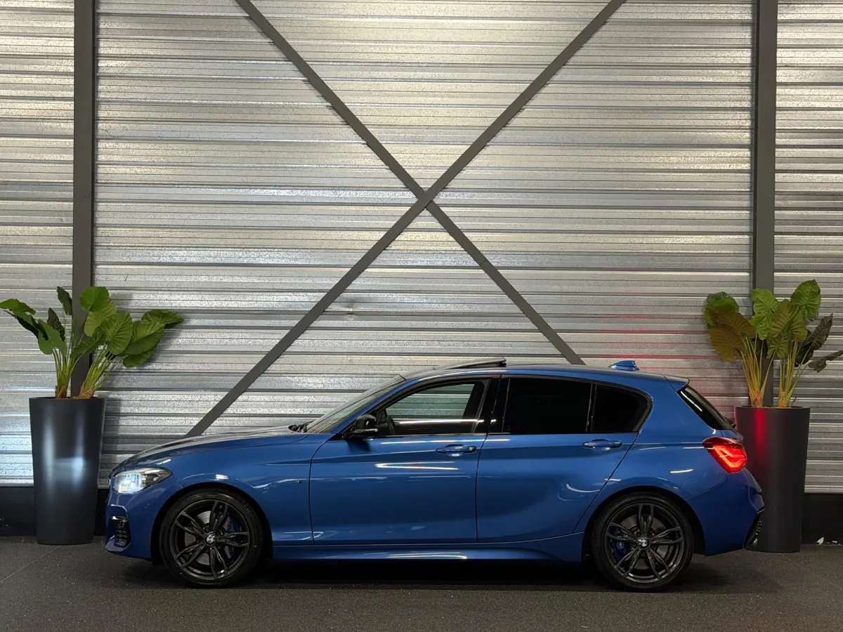 M140i xDrive Special Edition 400-PK!/VIRTUAL/NAVI/LED/H-K/SCHUIFDAK/ALCANTARA/M-PERFORMANCE-UITLAAT/12-MND-GARANTIE