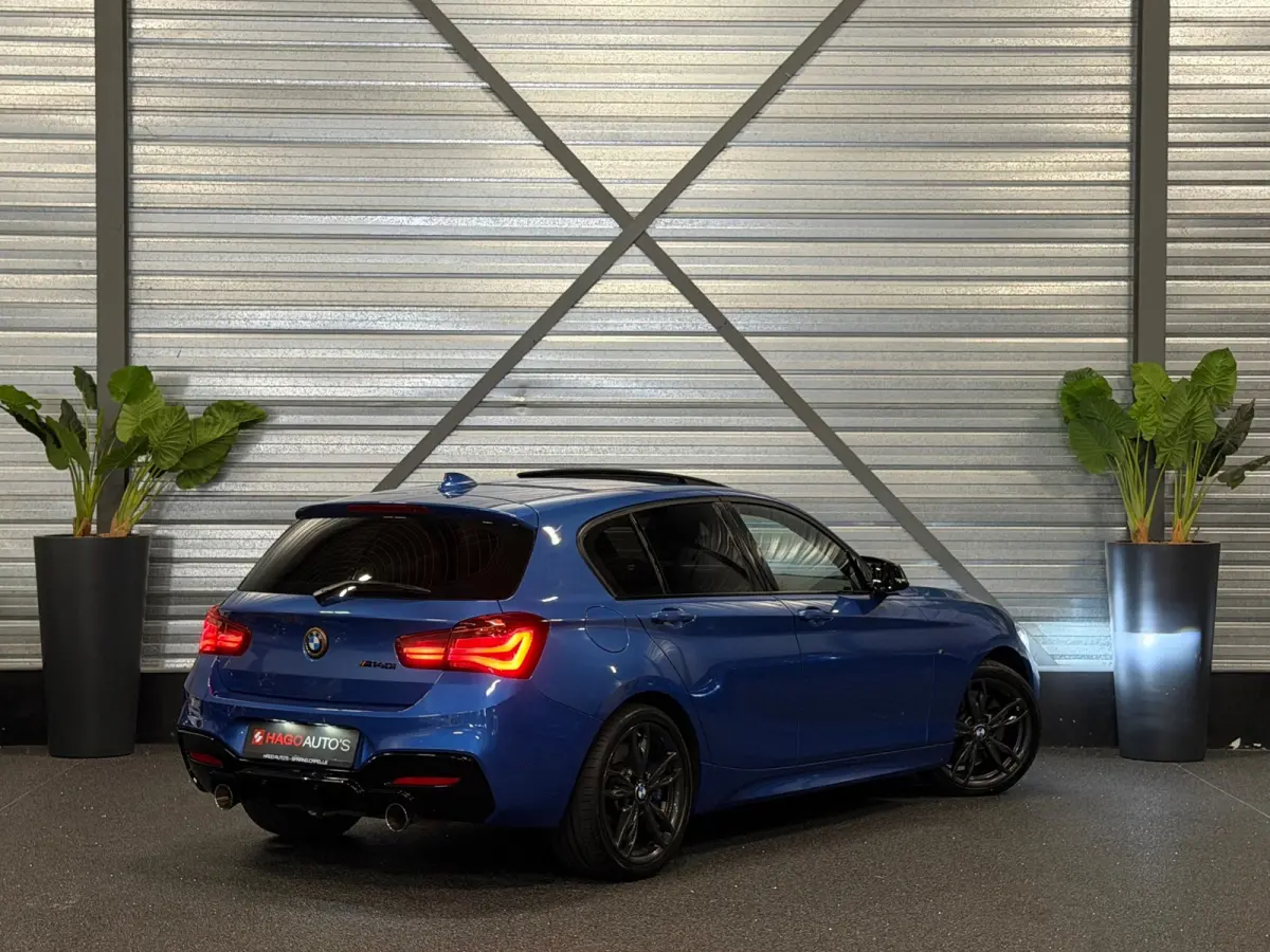 M140i xDrive Special Edition 400-PK!/VIRTUAL/NAVI/LED/H-K/SCHUIFDAK/ALCANTARA/M-PERFORMANCE-UITLAAT/12-MND-GARANTIE