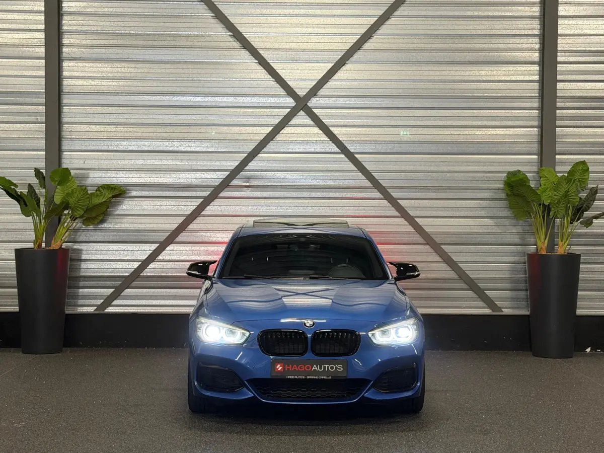 M140i xDrive Special Edition 400-PK!/VIRTUAL/NAVI/LED/H-K/SCHUIFDAK/ALCANTARA/M-PERFORMANCE-UITLAAT/12-MND-GARANTIE