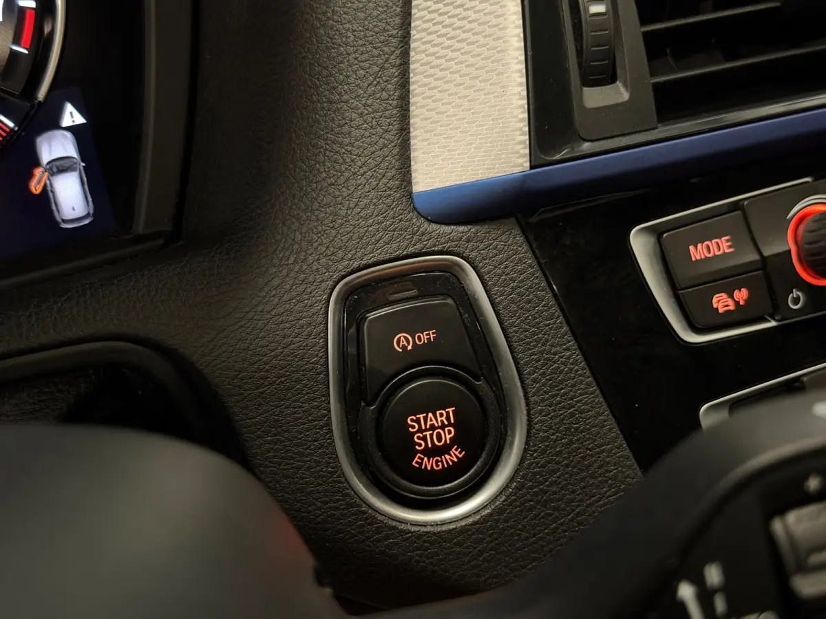 M140i xDrive Special Edition 400-PK!/VIRTUAL/NAVI/LED/H-K/SCHUIFDAK/ALCANTARA/M-PERFORMANCE-UITLAAT/12-MND-GARANTIE