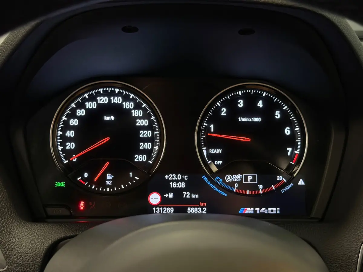 M140i xDrive Special Edition 400-PK!/VIRTUAL/NAVI/LED/H-K/SCHUIFDAK/ALCANTARA/M-PERFORMANCE-UITLAAT/12-MND-GARANTIE
