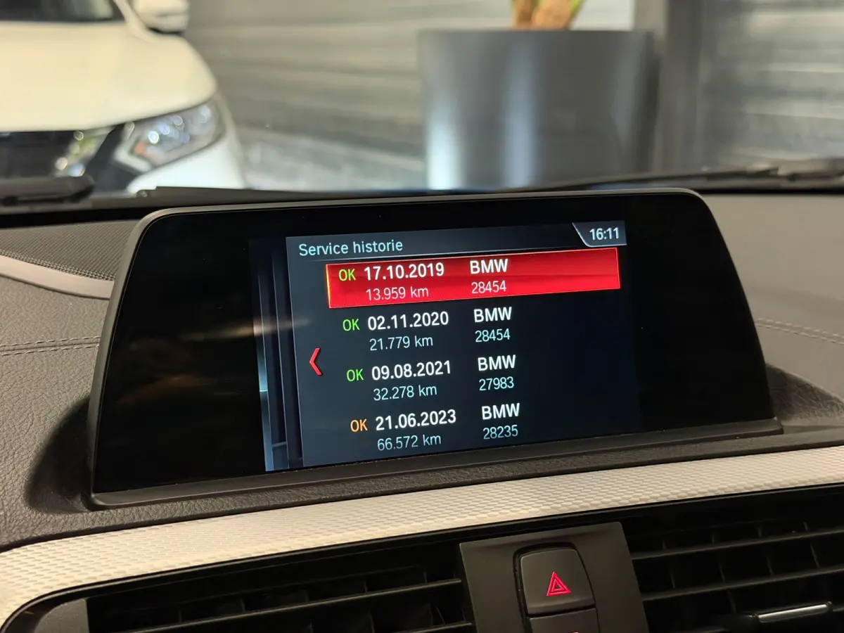 M140i xDrive Special Edition 400-PK!/VIRTUAL/NAVI/LED/H-K/SCHUIFDAK/ALCANTARA/M-PERFORMANCE-UITLAAT/12-MND-GARANTIE