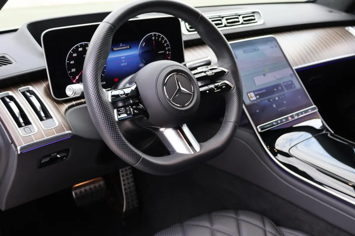 580 e 4MATIC Lang AMG Line / Exclusiefpakket / Chauffeurpakket / Airmatic / Burmester 3D Audio / Panoramadak / Massagestoelen met ventilatie/verwarming