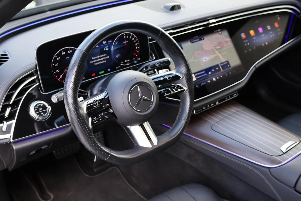 300 e AMG Line / Panoramadak / Memory Stoelen / Hyperscreen / Keyless-Go / Burmester 3D Surround