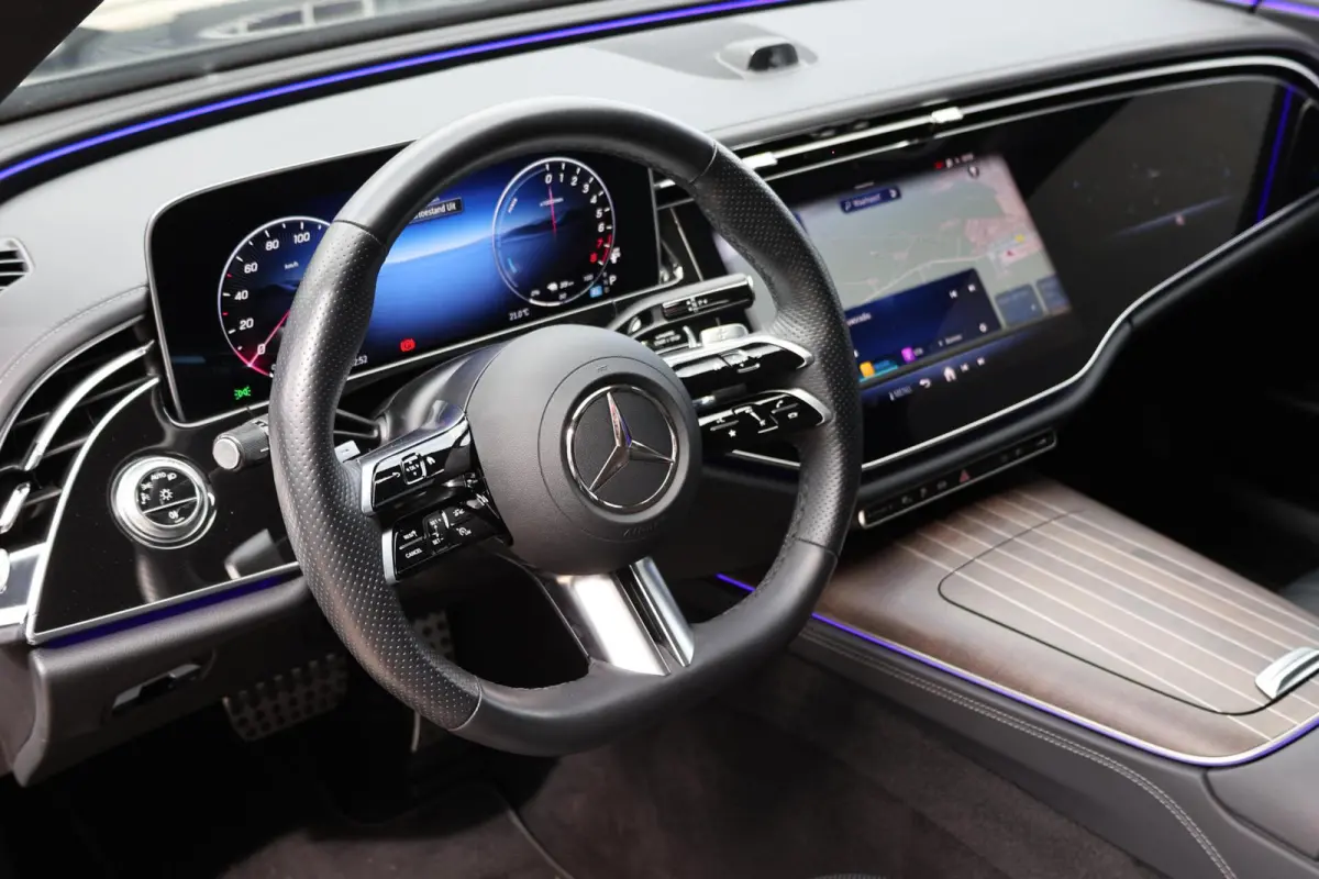 300 e AMG Line / Panoramadak / Memory Stoelen / Hyperscreen / Keyless-Go / Burmester 3D Surround