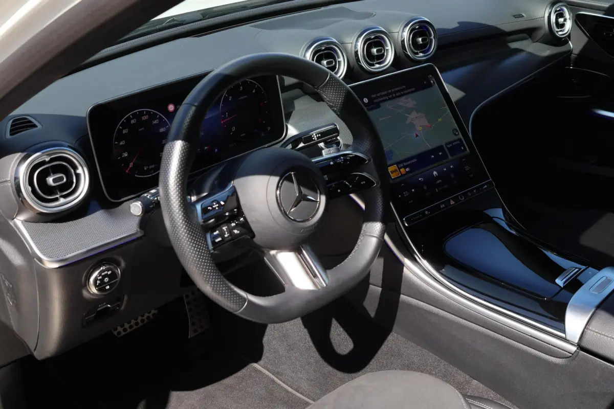 220 d AMG Line / Panoramadak / Memory Stoelen / Burmester Surround / Night Pakket / Trekhaak Wegklapbaar