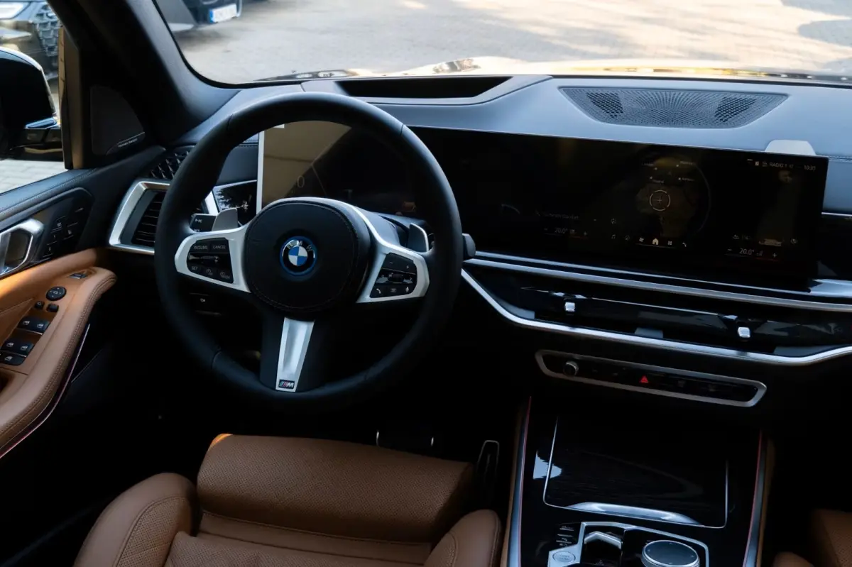 xDrive50e M-SPORT Pro ** LED, COGNAC LEDER, NAVI+, PANO, DR.ASS+, TREKH, 22-invh LMV, LUCHT ** Ex BMW - UNFALLFREI ** ** INFORMEER OOK NAAR ONZE AANTREKKELIJKE FINANCIAL-LEASE TARIEVEN **