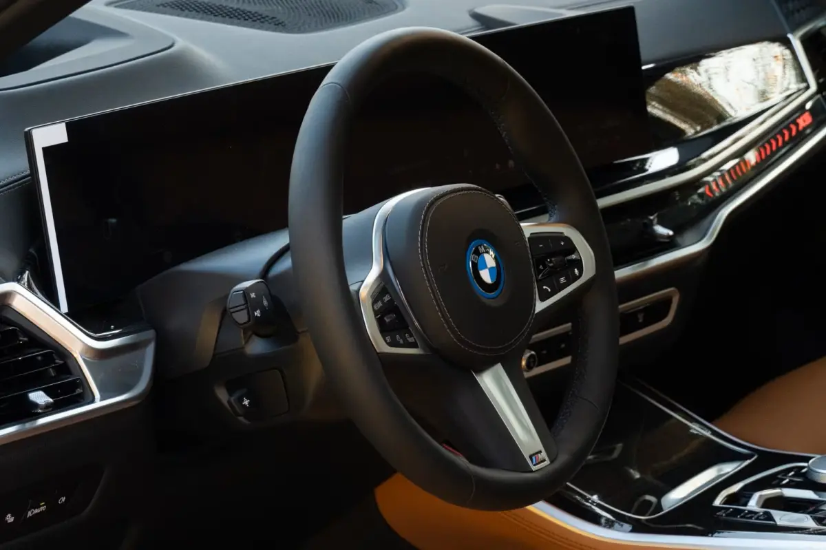 xDrive50e M-SPORT Pro ** LED, COGNAC LEDER, NAVI+, PANO, DR.ASS+, TREKH, 22-invh LMV, LUCHT ** Ex BMW - UNFALLFREI ** ** INFORMEER OOK NAAR ONZE AANTREKKELIJKE FINANCIAL-LEASE TARIEVEN **