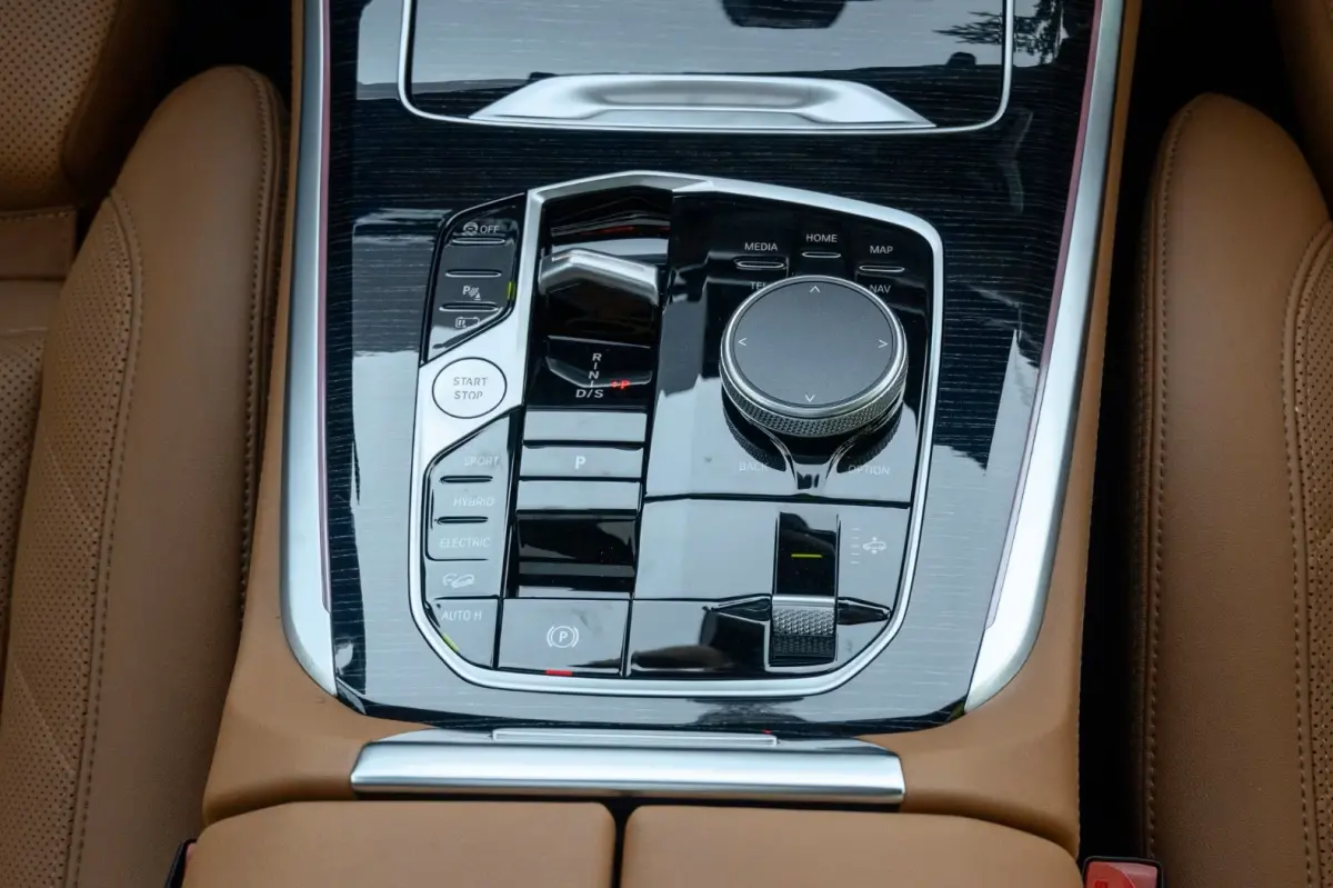 xDrive50e M-SPORT Pro ** LED, COGNAC LEDER, NAVI+, PANO, DR.ASS+, TREKH, 22-invh LMV, LUCHT ** Ex BMW - UNFALLFREI ** ** INFORMEER OOK NAAR ONZE AANTREKKELIJKE FINANCIAL-LEASE TARIEVEN **