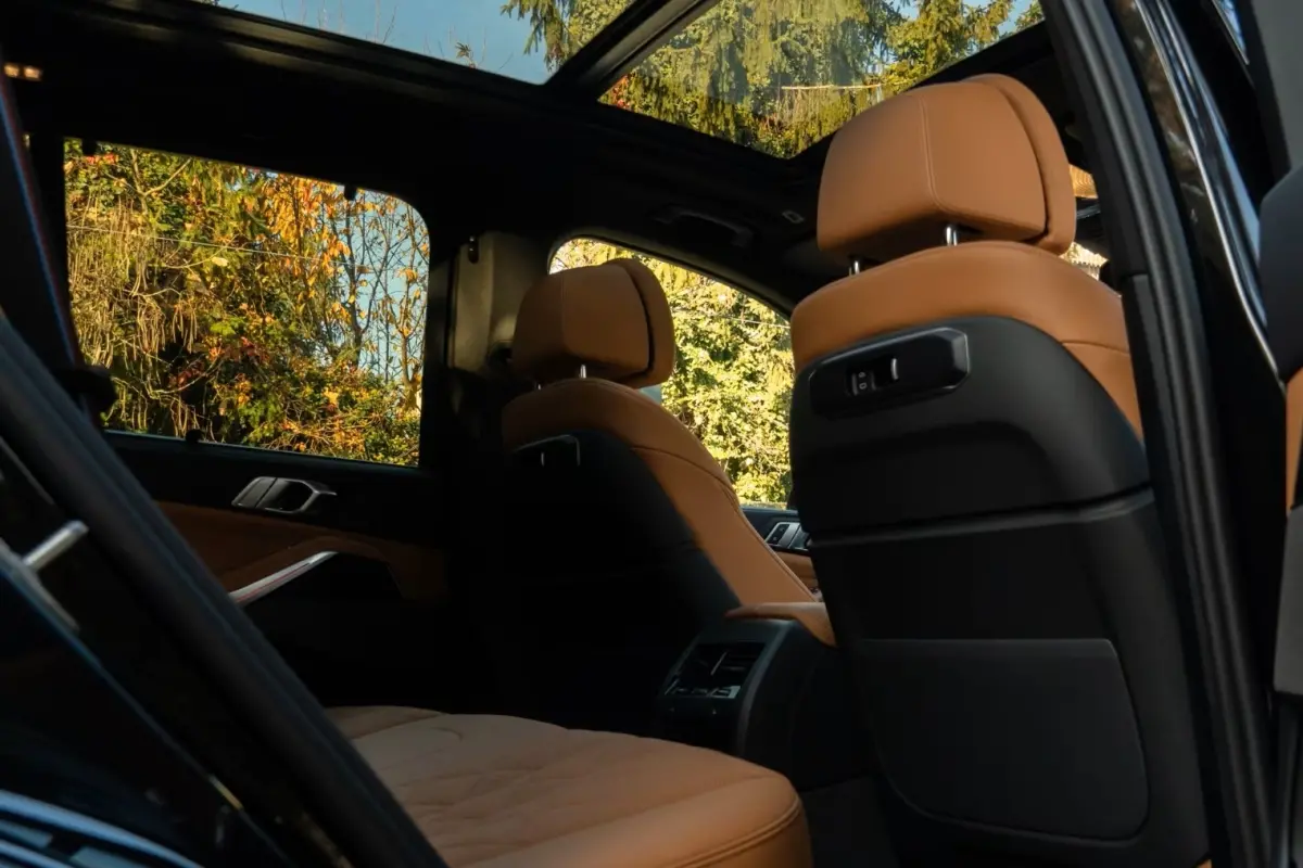 xDrive50e M-SPORT Pro ** LED, COGNAC LEDER, NAVI+, PANO, DR.ASS+, TREKH, 22-invh LMV, LUCHT ** Ex BMW - UNFALLFREI ** ** INFORMEER OOK NAAR ONZE AANTREKKELIJKE FINANCIAL-LEASE TARIEVEN **