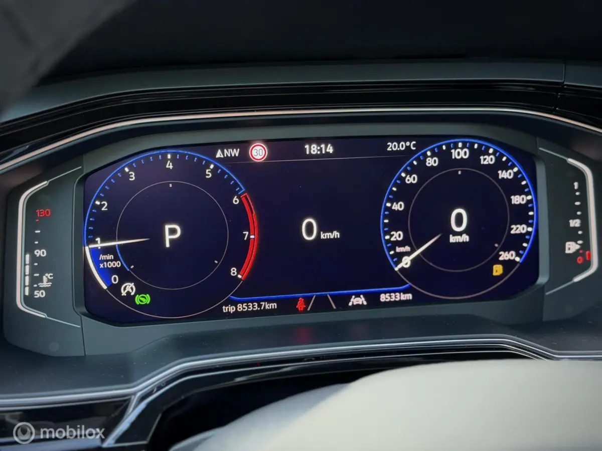 1.0 TSI R-Line. BTW, Camera, DSG, IQ, Clima, Stoelvwr, ACC,