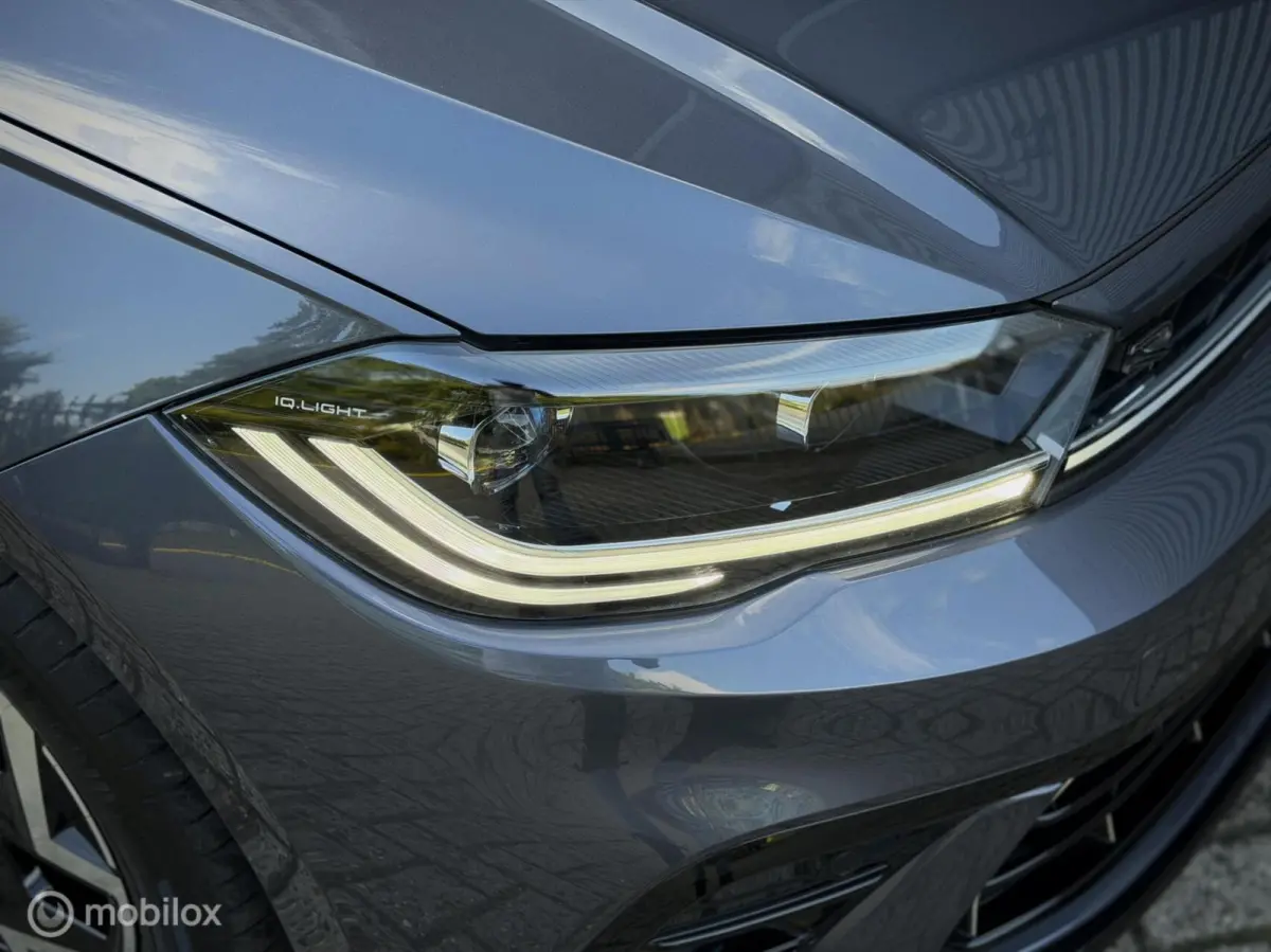 1.0 TSI R-Line. BTW, Camera, DSG, IQ, Clima, Stoelvwr, ACC,