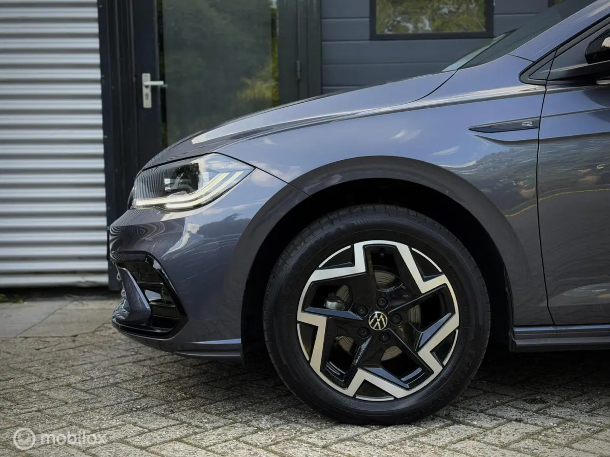 1.0 TSI R-Line. BTW, Camera, DSG, IQ, Clima, Stoelvwr, ACC,