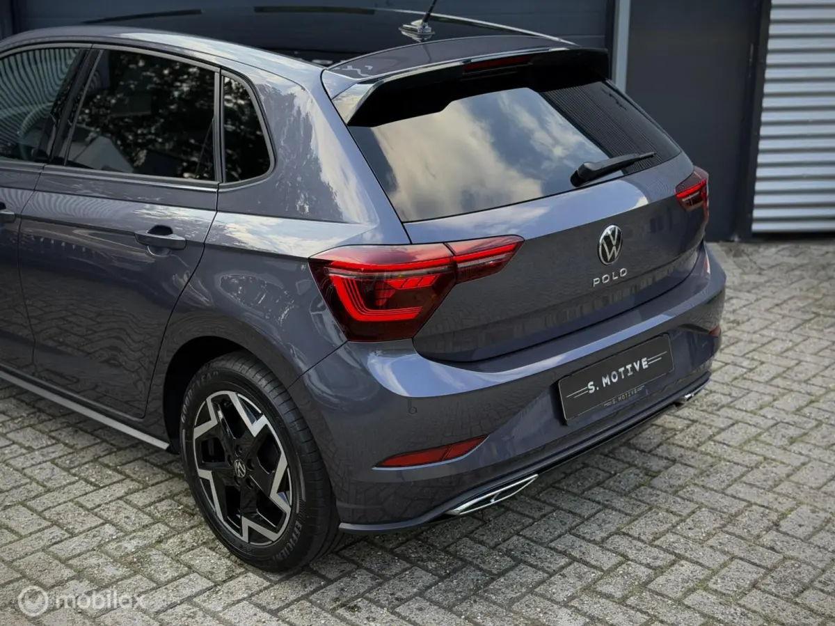 1.0 TSI R-Line. BTW, Camera, DSG, IQ, Clima, Stoelvwr, ACC,