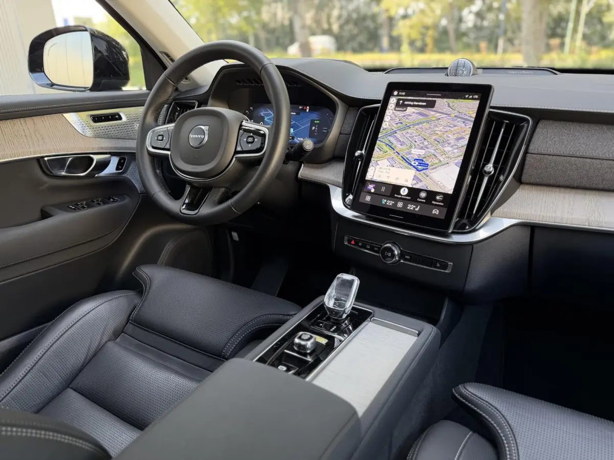 2.0 T8 Plug-in hybrid AWD Ultra Dark |Full Option|Pano|B&W|Massage/Ventilatie|Luchtvering|Trekhaak