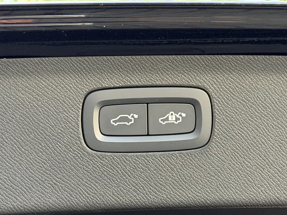 2.0 T8 Plug-in hybrid AWD Ultra Dark |Full Option|Pano|B&W|Massage/Ventilatie|Luchtvering|Trekhaak