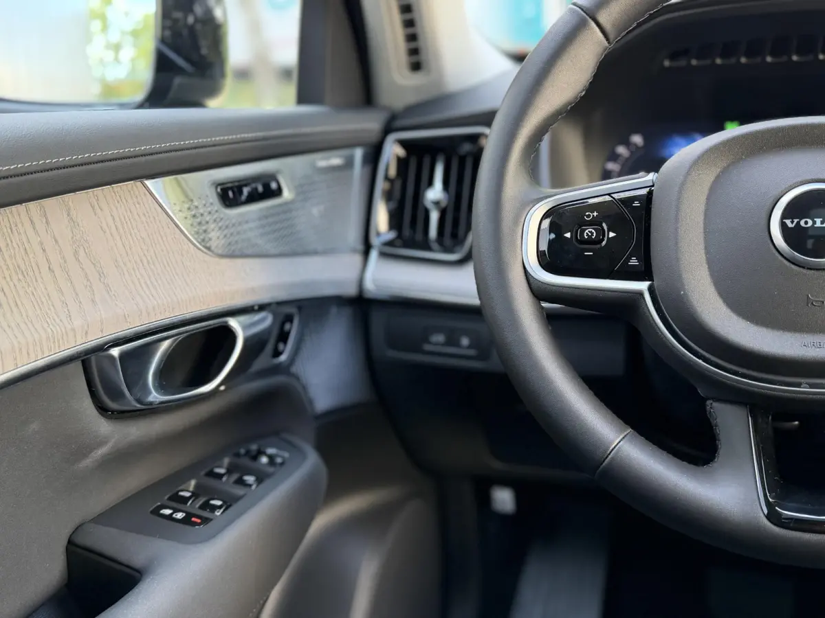 2.0 T8 Plug-in hybrid AWD Ultra Dark |Full Option|Pano|B&W|Massage/Ventilatie|Luchtvering|Trekhaak