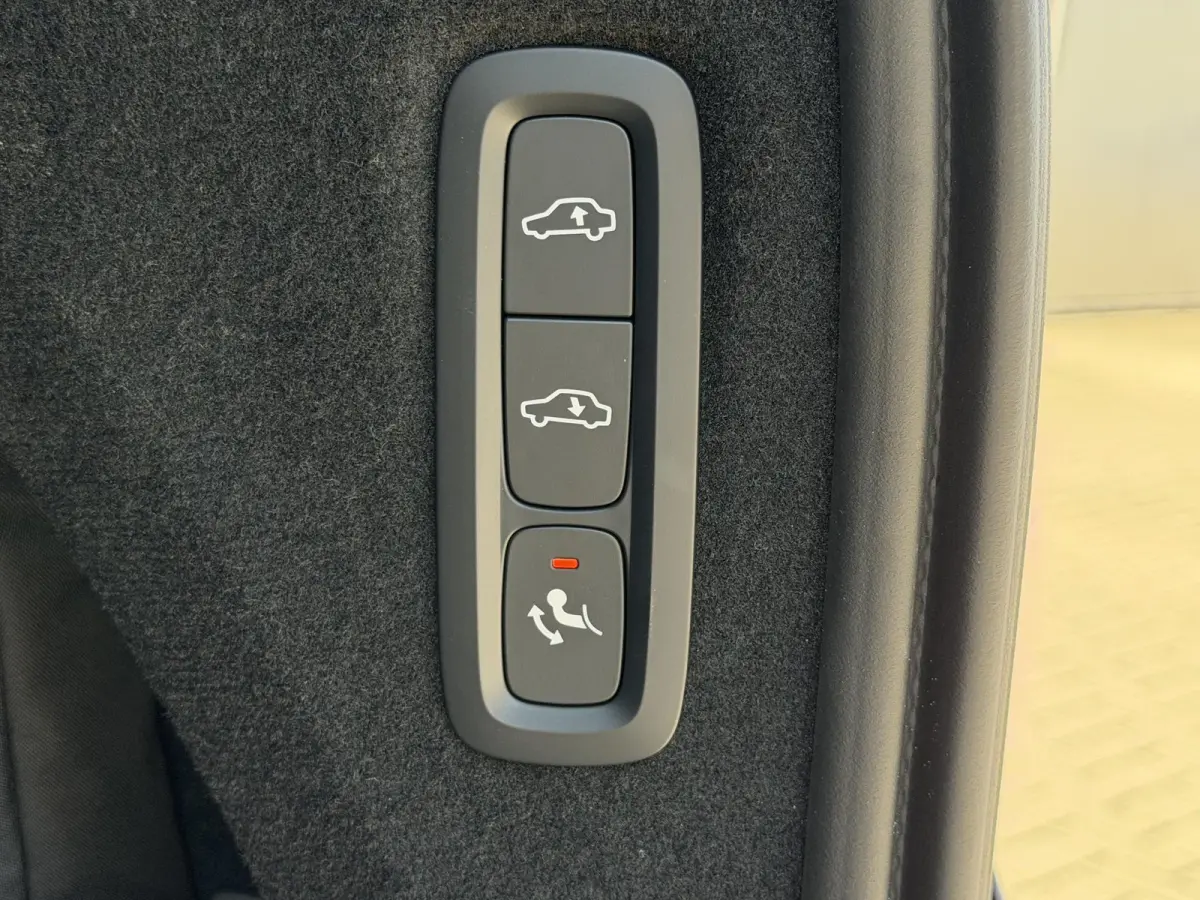2.0 T8 Plug-in hybrid AWD Ultra Dark |Full Option|Pano|B&W|Massage/Ventilatie|Luchtvering|Trekhaak