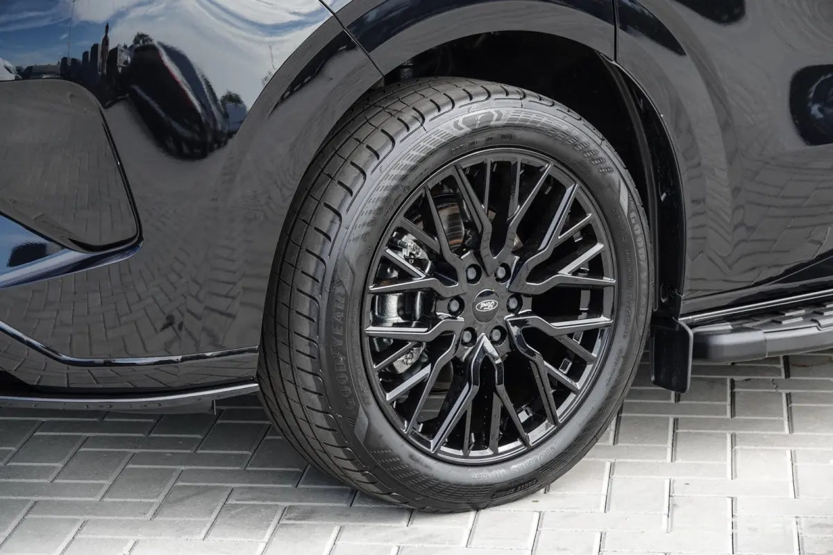 L2H1 2.5PHEV 233Pk Aut. | Limited | Plug-In Hybrid | 360° Camera | 2x Schuifdeur | Spoilerpack | 19'' | Agate Black