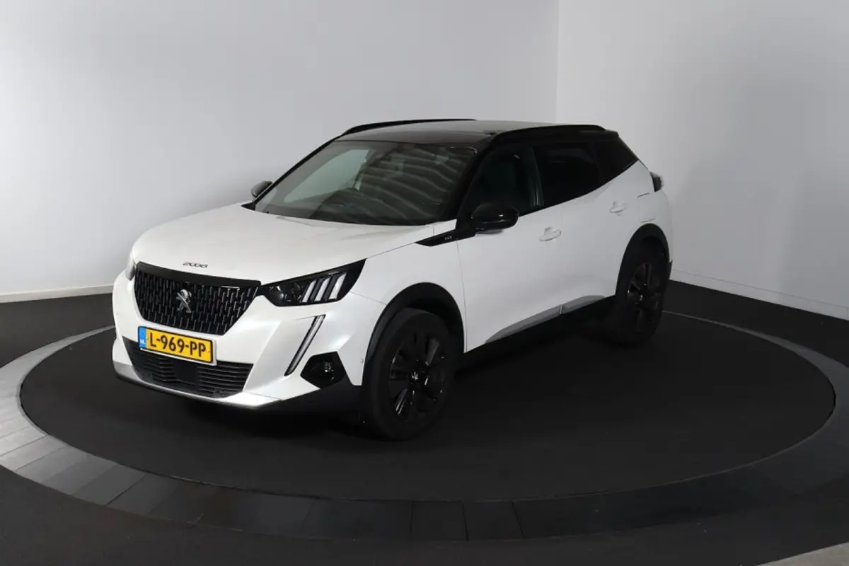 1.2 PureTech GT Pack | Focal geluid | Navigatie | Stoelverwarming | Adaptieve Cruise | Alcantara bekleding | Achterbank in delen neerklapbaar | Achteruitrijcamera | Afwijkende dakkleur