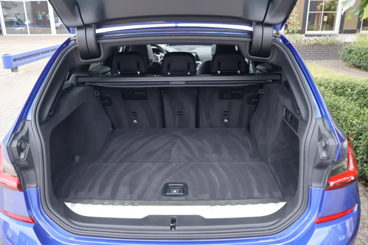 330e M Sport (292pk) M340i Look/Laser/Panodak/Helix Geluidsysteem