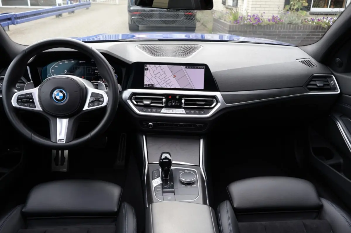 330e M Sport (292pk) M340i Look/Laser/Panodak/Helix Geluidsysteem