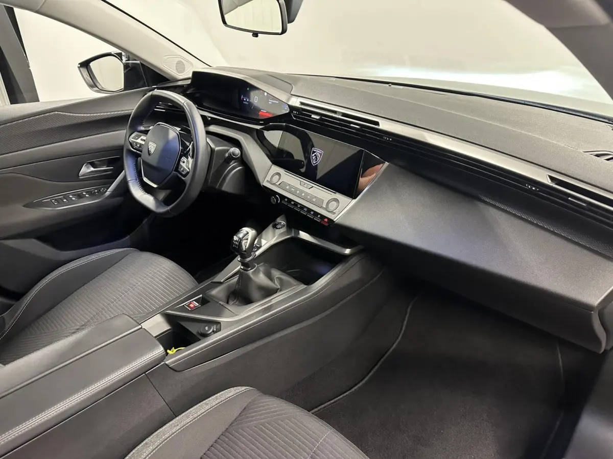 1.2 PureTech Active Pack Business NAVI CARPLAY CRUISE ECC.