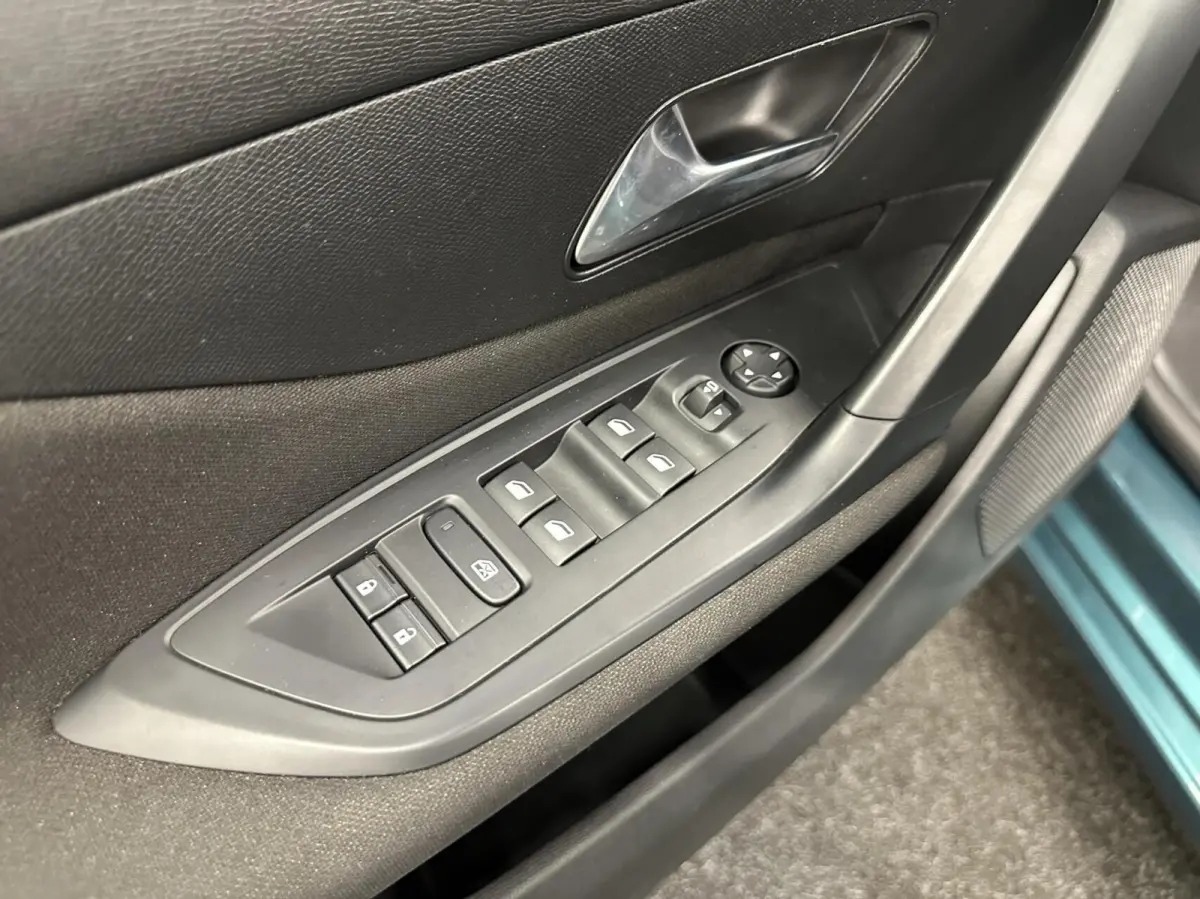 1.2 PureTech Active Pack Business NAVI CARPLAY CRUISE ECC.