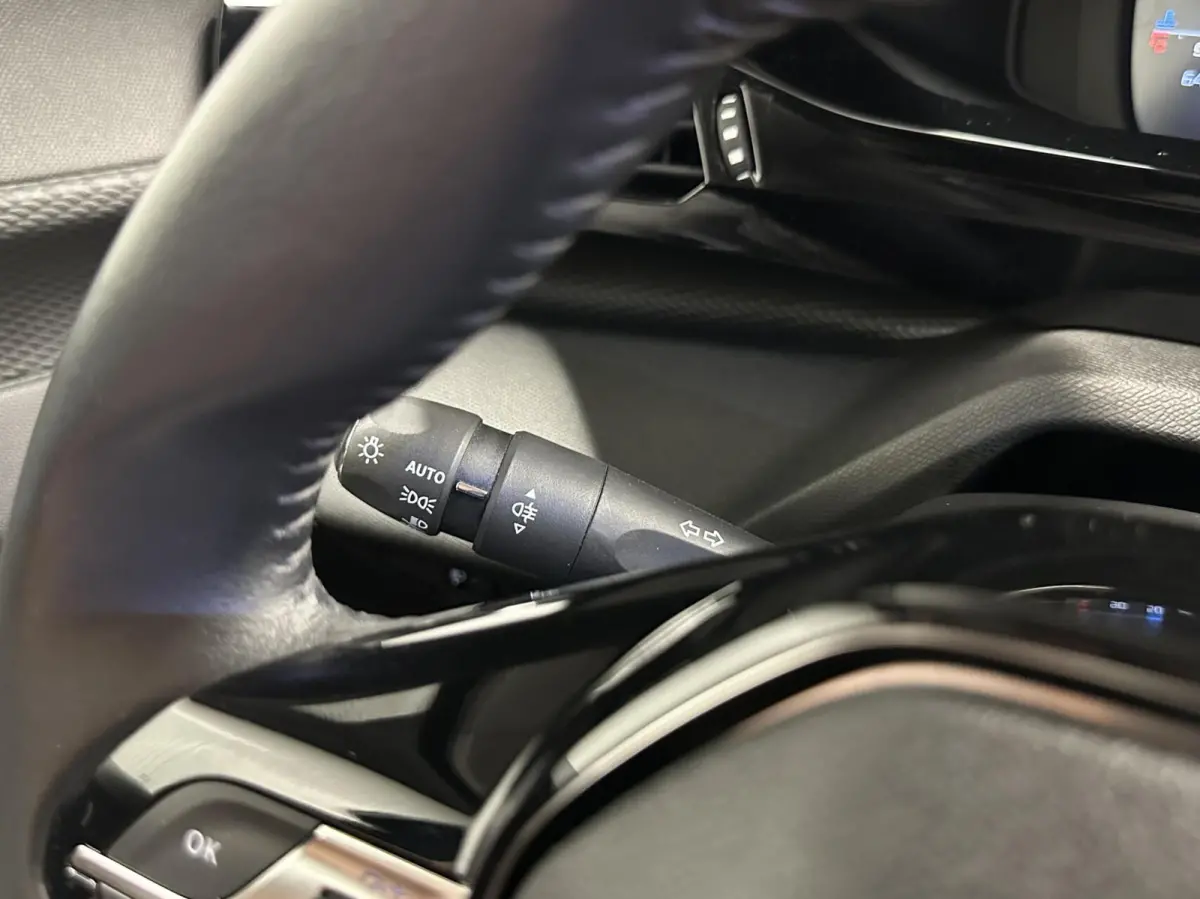 1.2 PureTech Active Pack Business NAVI CARPLAY CRUISE ECC.