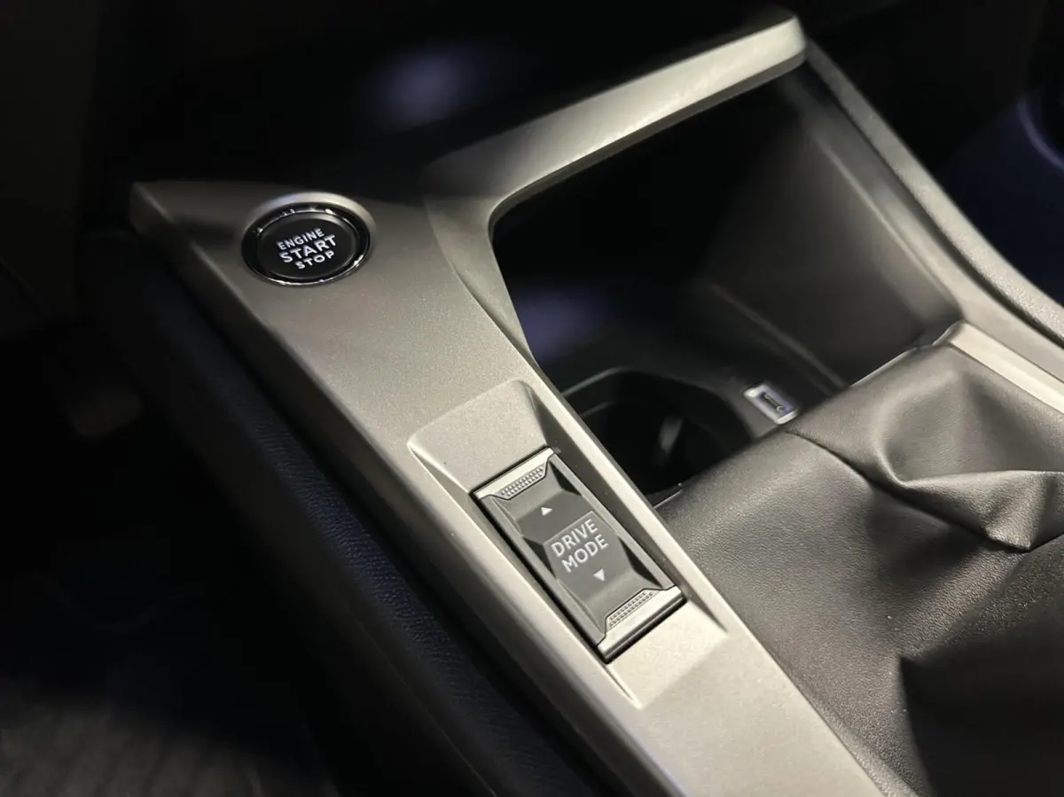 1.2 PureTech Active Pack Business NAVI CARPLAY CRUISE ECC.