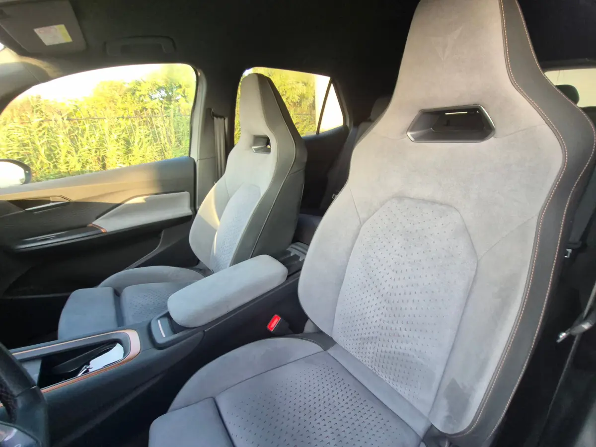 Impulse 62 kWh | Achteruitrijcamera | Adapt cruise | Stoel/stuurverw | Elekt voorstoelen | Climate control | App connect | DAB | LED | 19"LMV
