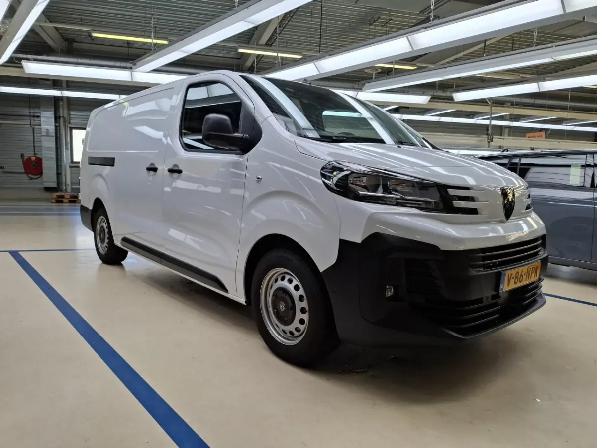 EV L3 Long 75 kWh | L3 Long | Fase 3 laden | SOH 100% | Nieuw model | 3-Zits | Navigatie | Camera |