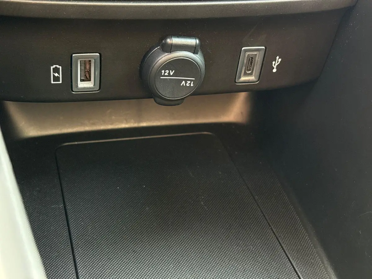 1.2 e-Hybrid Altitude | Camera | AppleCarplay | Cruise Control | LMV | Climate Control