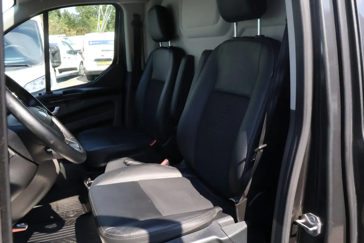 320 2.0 TDCI L1H1 Sport Automaat
