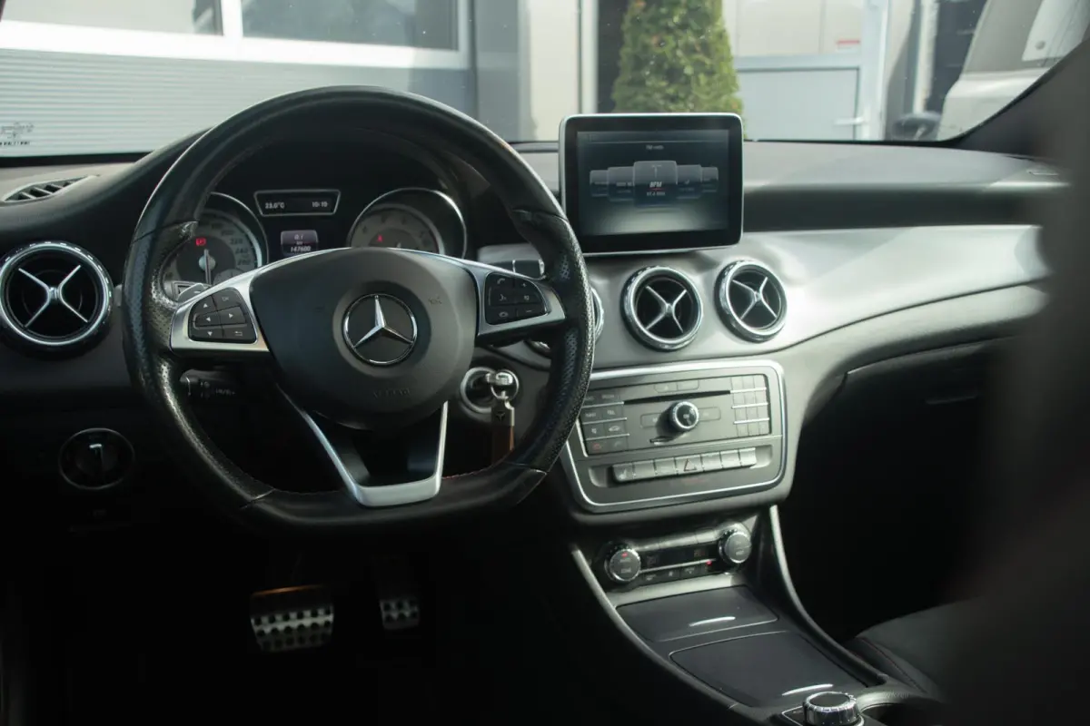 200 AMG | Pano| Apple Carplay | Camera