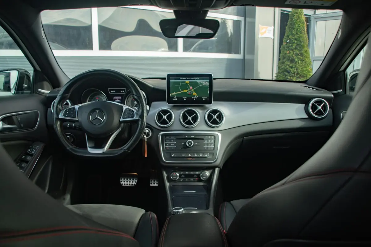 200 AMG | Pano| Apple Carplay | Camera