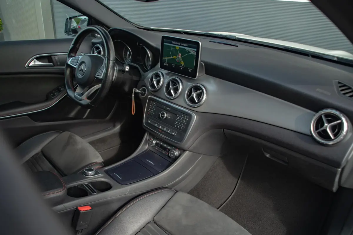 200 AMG | Pano| Apple Carplay | Camera