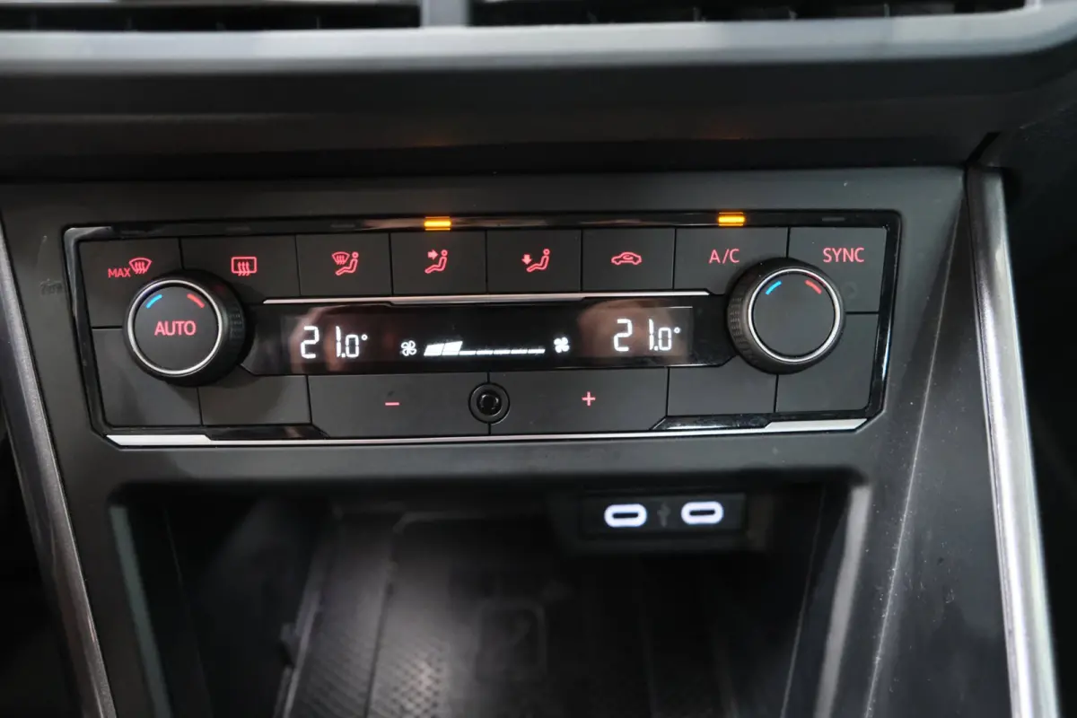 1.0 TSI Highline Automaat - N.A.P. Airco, Cruise, Navi, Camera, Carplay, Virtueel display.